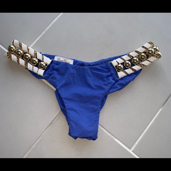 Beach Bunny bronze size Small blue bottom bikini